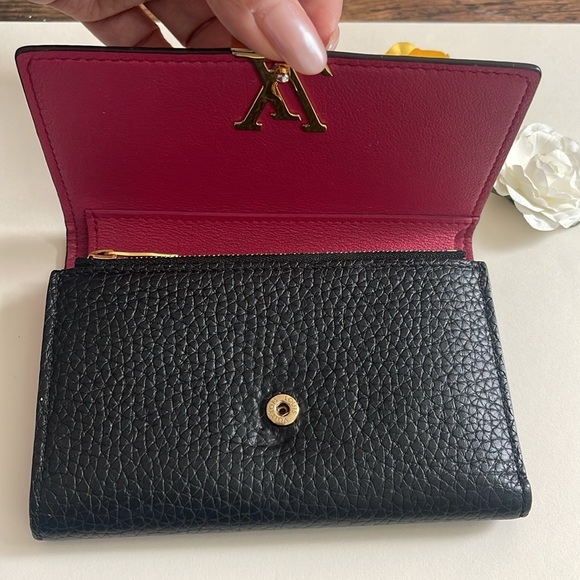 Louis Vuitton Capucines Wallet - Picture 2 of 8
